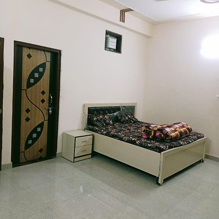 Radha Bhavan Vrindāvan Buitenkant foto