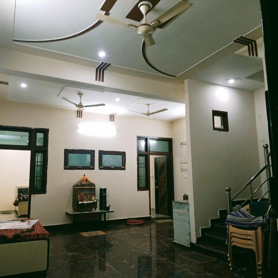 Radha Bhavan Vrindāvan Buitenkant foto