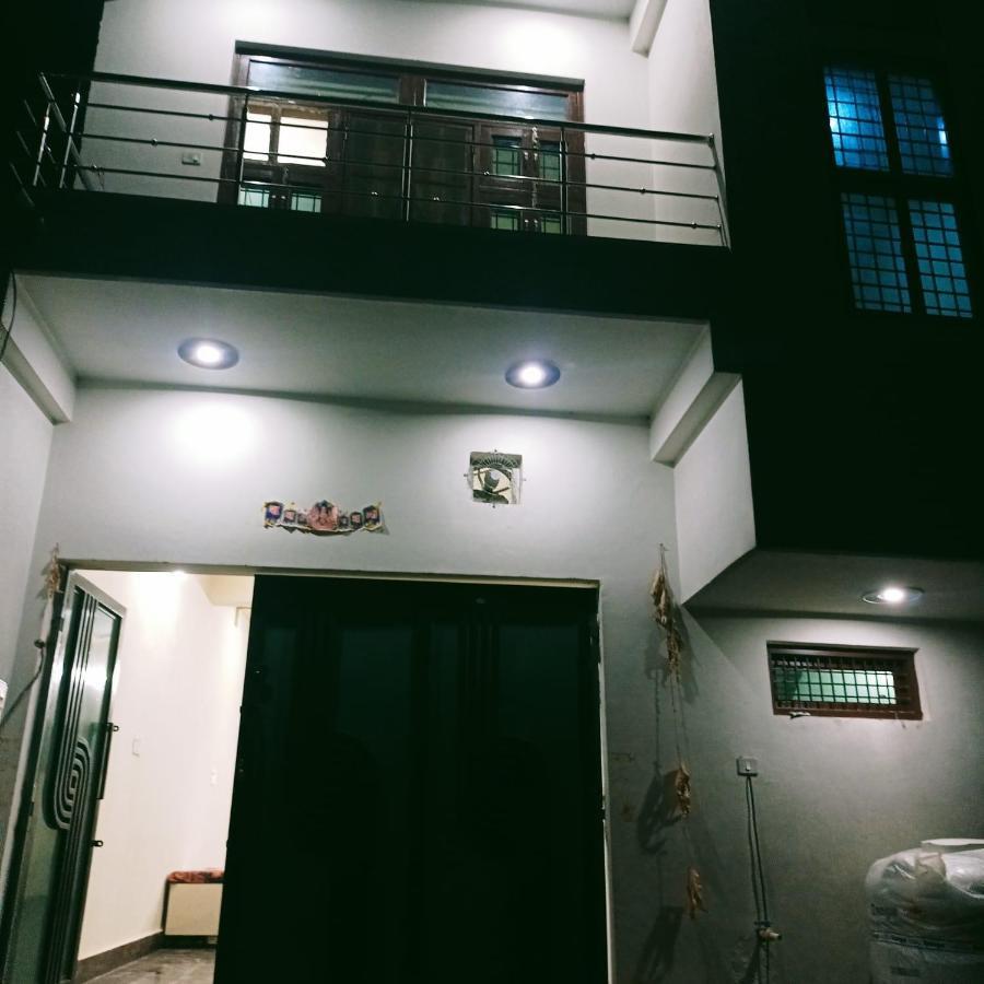 Radha Bhavan Vrindāvan Buitenkant foto