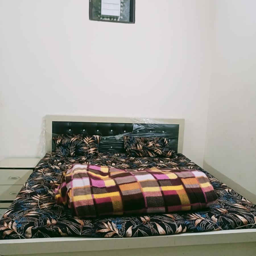 Radha Bhavan Vrindāvan Buitenkant foto