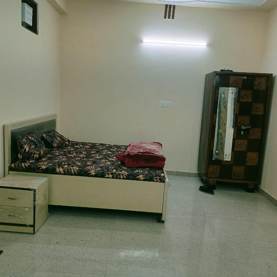 Radha Bhavan Vrindāvan Buitenkant foto