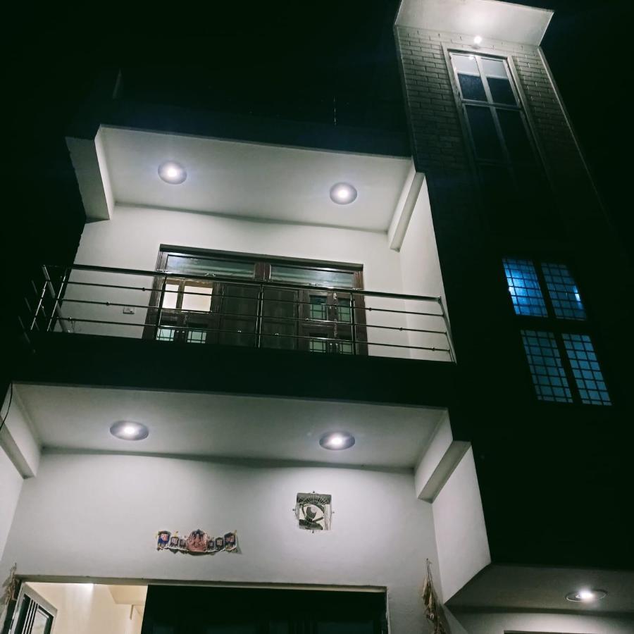 Radha Bhavan Vrindāvan Buitenkant foto