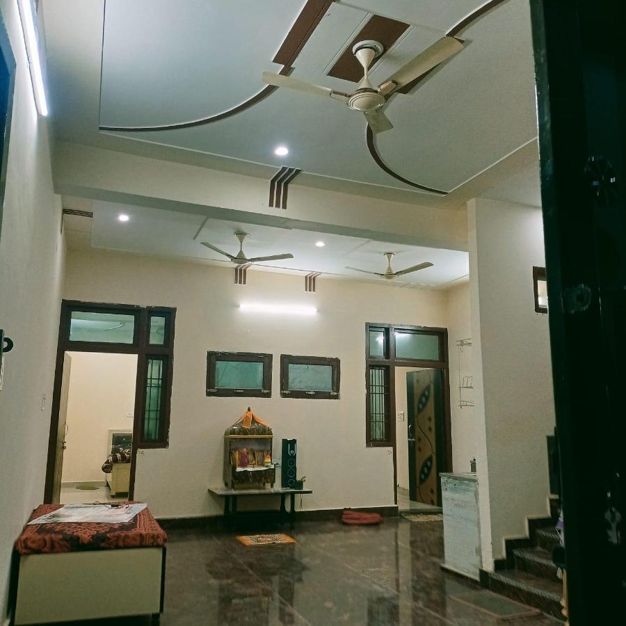 Radha Bhavan Vrindāvan Buitenkant foto